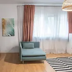 Daire Spacious Near National Arena, Parks *