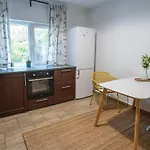 Spacious Near National Arena, Parks Daire