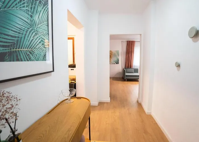 Spacious Near National Arena, Parks *