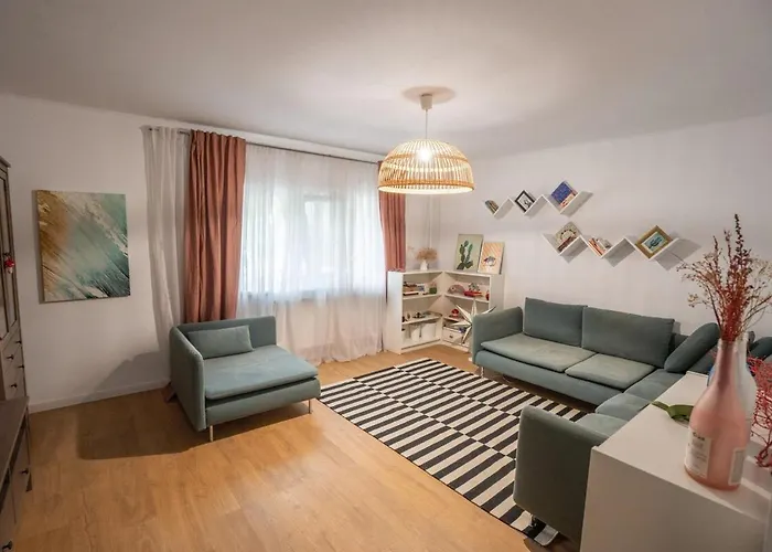 Daire Spacious Near National Arena, Parks