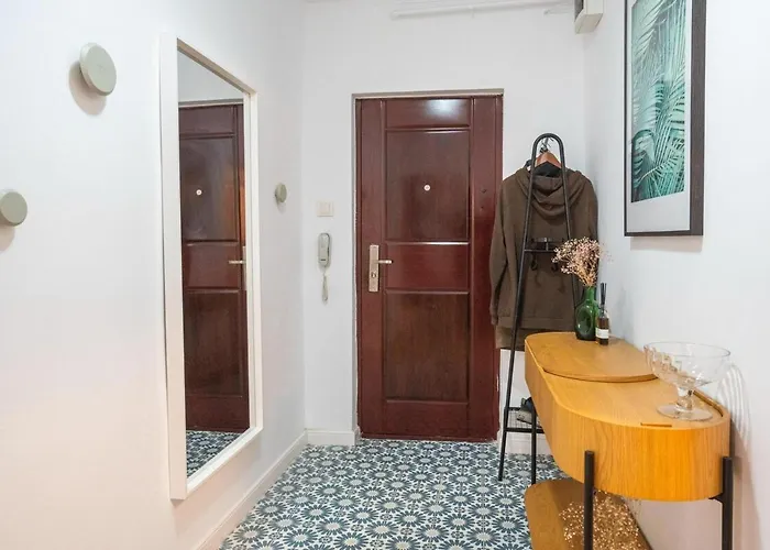 Daire Spacious Near National Arena, Parks *